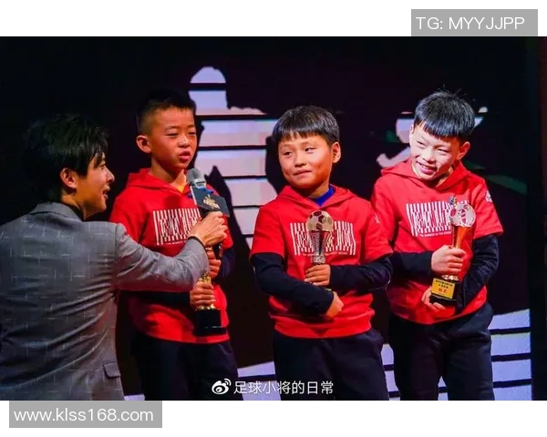 庆祝足球明星辉煌成就的颁奖典礼致辞简短回顾与展望